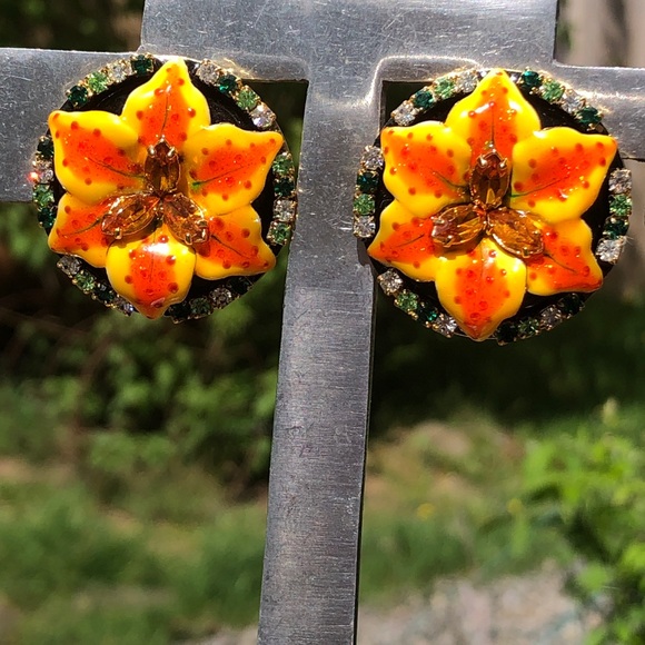 Lunch at the Ritz Lily A La Mode 🆕 Earrings - Picture 3 of 10